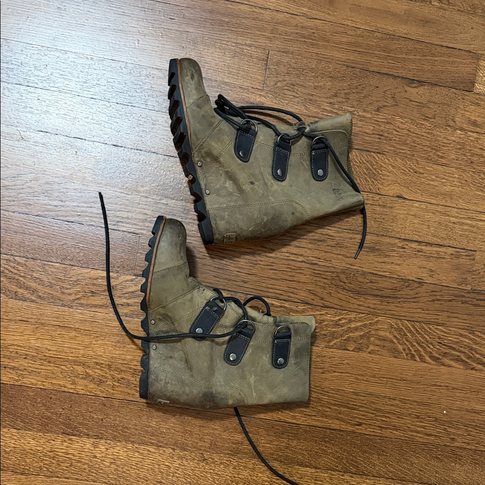 Sorel Olive and Black Rugged Boots